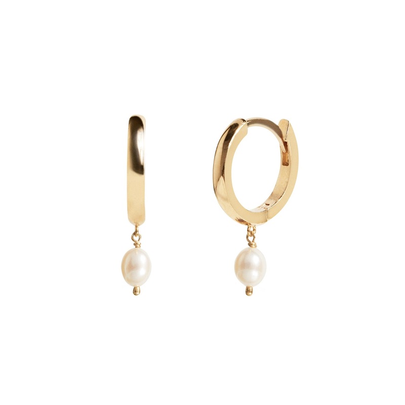 Freshwater Pearls Huggies In Gold